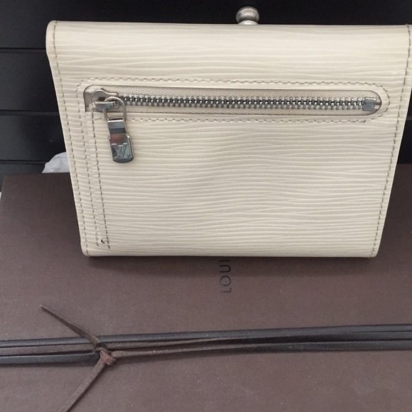 Authentic Epi LV wallet - Picture 3 of 3